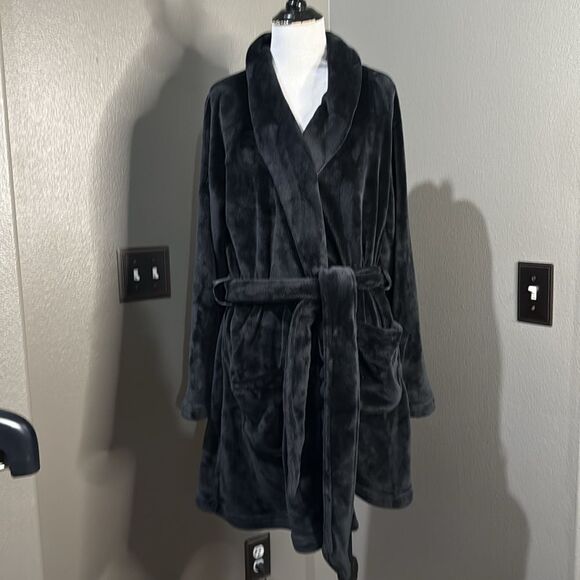 Victorias Secret Plush Black Robe Embroidered back - Picture 1 of 9